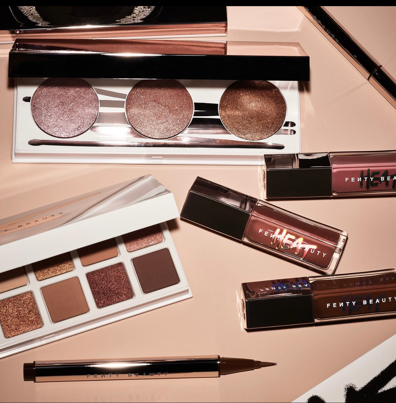 FENTY BEAUTY Flyliner Eyeliner líquido de longa duração Cuz I'm Black